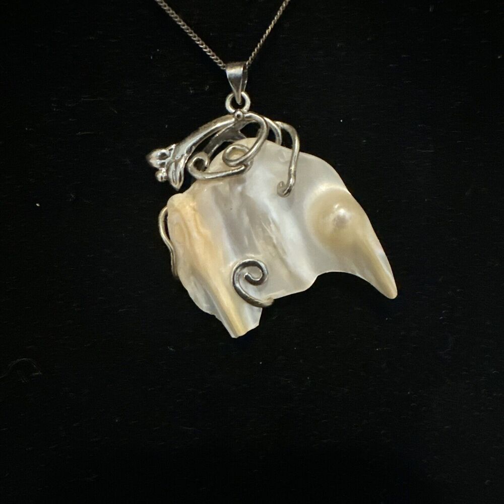 Natural Baroque Freshwater Pearl Pendant Vintage Jewelry In Silver Tone Metal